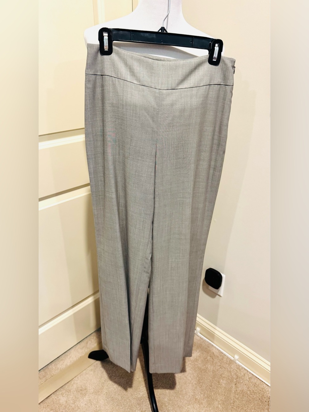 Akris Punto Women’s Light Gray Dress Pants - Tailored Straight Leg